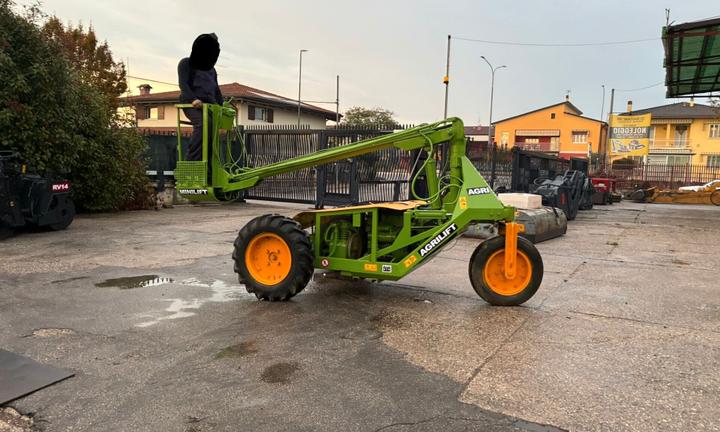 S143 - Piattaforma agricola 6 m semovente diesel