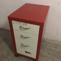 Cassettiera con rotelle