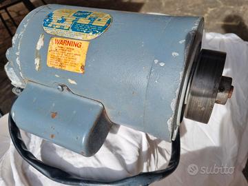 MOTORE ELETTRICO 220 VOLT - 5 AMP.