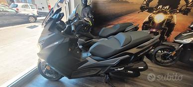 SYM JOYMAX 300 Z € 4.390,00 PROMO OMAGGIO A SCELTA