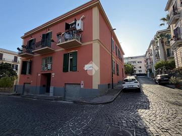 3 LOCALI A NAPOLI