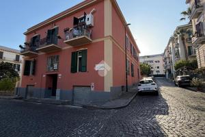 3 LOCALI A NAPOLI