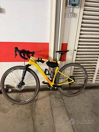 Bici gravel cannondale topstone