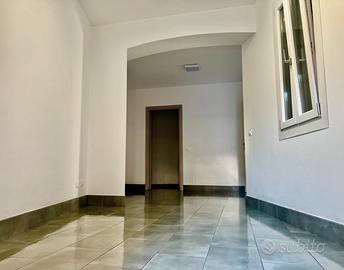 Magazzino con box in centro intra