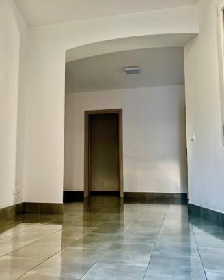 Magazzino con box in centro intra