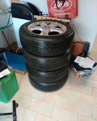 Gomme invernali con cerchi in lega misura 215 / 55
