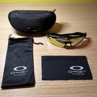 Occhiali Oakley lente specchiata gialla