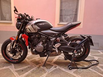 TRIUMPH TRIDENT 660