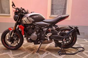 TRIUMPH TRIDENT 660