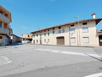 CASA IN LINEA CON CORTE PRIVATA