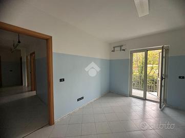 4 LOCALI A NOCERA TERINESE