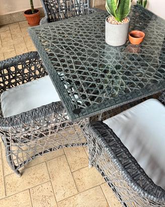 TAVOLO E SEDIE DA GIARDINO