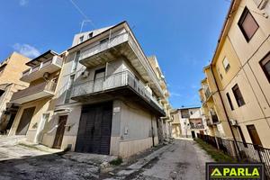 Casa indipendente di 208 m² con più di 5 locali e 
