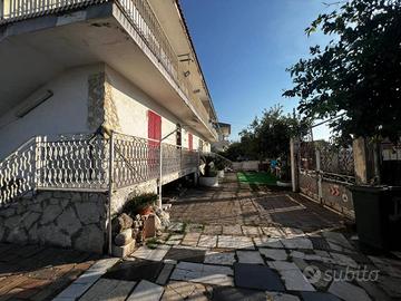 Villa di 510 m² con più di 5 locali a Giugliano in