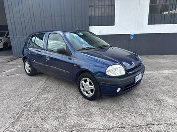 Renault Clio 1.4 benzina .  Ok Neopatentati