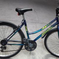 Bici donna con cestino Atala