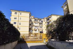 3 LOCALI A CASALNUOVO DI NAPOLI