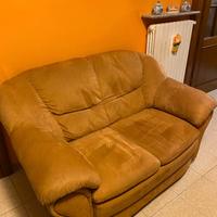 Divano lunghezza 1.40 profondità 1 metro