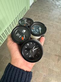 Orologio defender e altri stumenti analogici