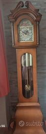 Orologio a pendolo da terra vintage