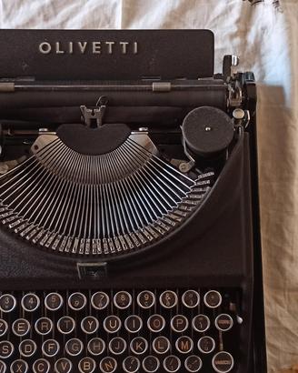 Macchina da scrivere Olivetti