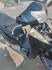 Honda sh 300 pezzi di ricambio 