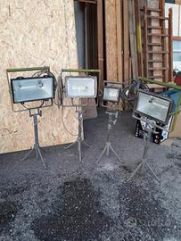 4 fari proiettori per cantieri con cavalletto