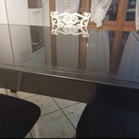 Tavolo nero allungabile 