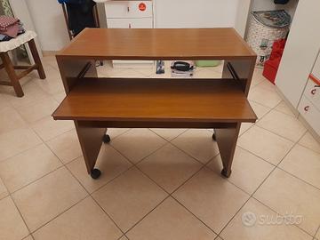 scrivania in legno