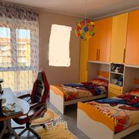 Cameretta bambini con due lettini.