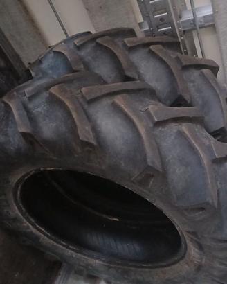 Gomme BKT 13.6-28 &  singola Pirelli 480/70R30