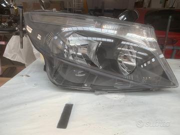 faro Mercedes Benz vito