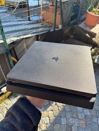 PS4 Slim 1TB + Accessori
