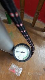 Pompa con manometro e altri accessori