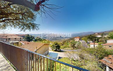 AMPIO COMPLESSO DA RISTRUTTURARE