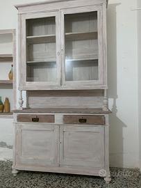 Credenza antica in castagno