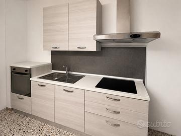 Cucina completa attrezzata