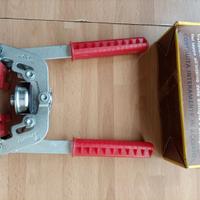 Tappatrice manuale per tappi a corona