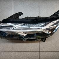 Fanale anteriore sinistro 260606033r