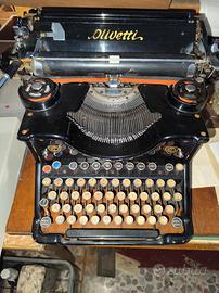 macchina da scrivere Olivetti 