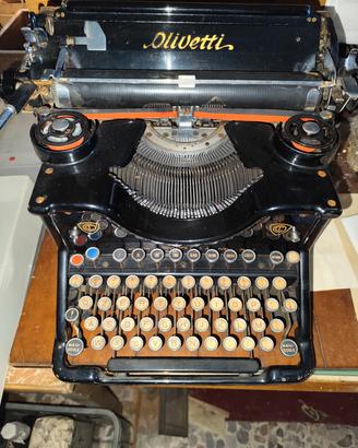 macchina da scrivere Olivetti 