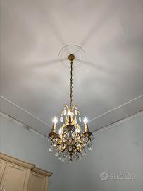 Lampadario classico in ottone con cristalli