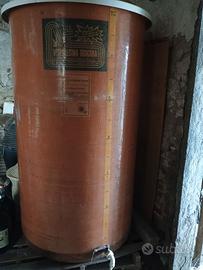 Contenitore per vino in vetroresina 800 litri