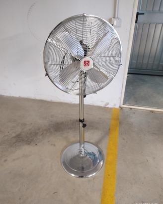 Ventilatore a piantana 