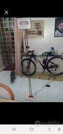 Piantana lampada alogena con base in marmo