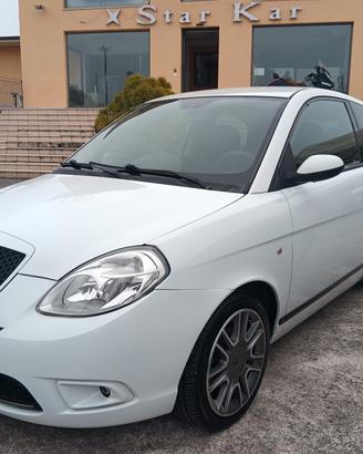 Lancia Ypsilon 1.3 MJT 105 CV Sport MomoDesign