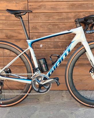 GIANT DEFY ADVANCED CARBON DISC - ULTEGRA /105