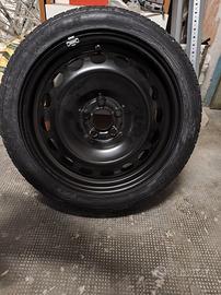 Cerchio con gomma 205/45 R16
