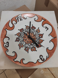 Piatto orologio in ceramica decorato a mano