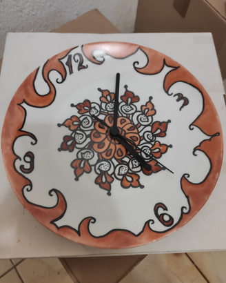 Piatto orologio in ceramica decorato a mano